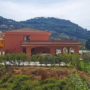https://petitui.hotelitalianriviera.com